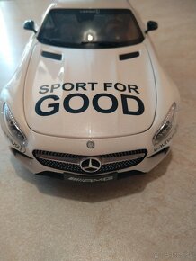 Predám Mercedes AMG GT 1:18 - 5