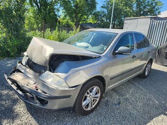 Predam havarovanu Skoda Octavia II 2011 1.6 75kw benzin - 5
