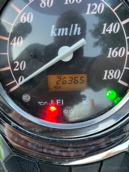 Suzuki VL800 Volusia (2005) - 5