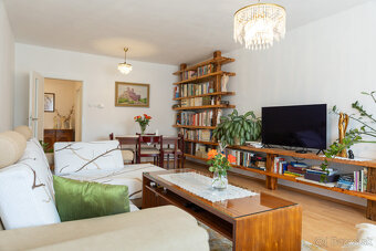 REZERVOVANÉ: Na predaj priestranný dom s veľkým pozemkom v P - 5