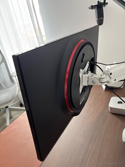 27" LG UltraGear monitor - 5