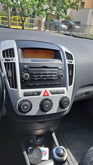 Predám kiu ceed kombi - 5