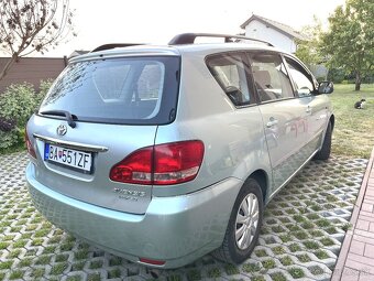 Toyota Avensis Verso 2.0 D-4D - 5