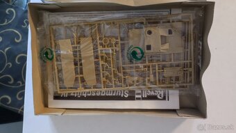 Modely + autíčko na diaľkové ovládanie - 5