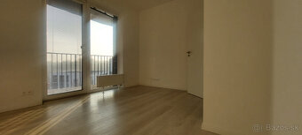 Krásny NEZARIADENÝ slnečný byt s terasou - 5