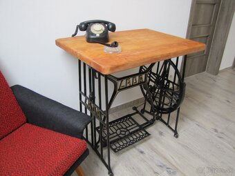 Starý stôl zo starého šijacieho stroja - 5