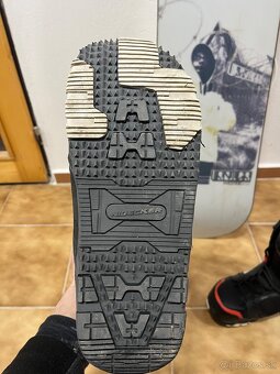 Snowboard s viazaním a topánkami - 5