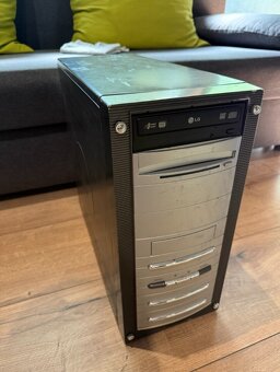 Stolový počítač s Windows XP – ideálny pre staršie programy - 5