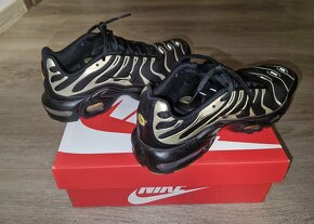 Nike AIR MAX PLUS Tn black/ gold vel.38,5 - 5