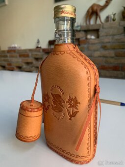 Predám krásnu pollitrovku ručne viazanú do zdobenej kože - 5