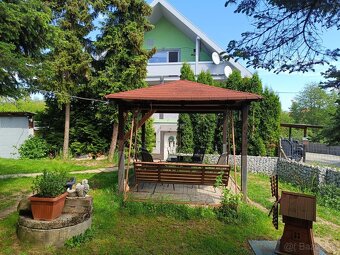 Zrekonštruovaný dom s veľkým parkoviskom pri hlavnej ceste - 5