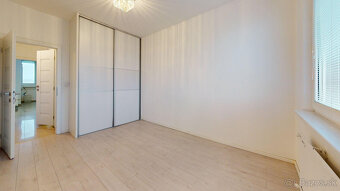 🏆 TOP MAKLÉR ponúka 3-izbový byt na Budatínskej 77 – 8. posc - 5