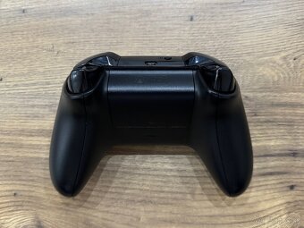 Originál bezdrôtový ovládač na Xbox One Black - 5