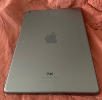 Predám iPad Air A1474 - 5