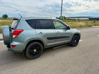 Predám Toyota RAV4 2.2 D 4x4 - 5