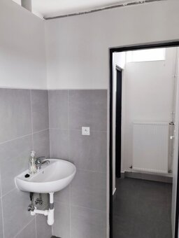 Samostatný oplotený objekt 2100 m2 Devínska Nová Ves - 5
