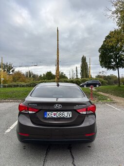 Hyundai Elantra - 5