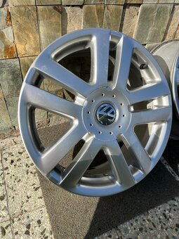 Predám originálne VW - 17 palcové hliníkové disky - 5