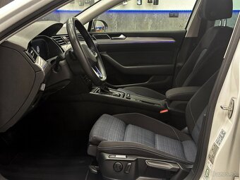 VW Passat Kombi GTE 1.4 TSI 160kw MATRIX LED,NELAKOVANÉ - 5