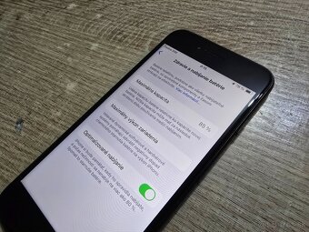 Iphone SE2020 plnefunkcny na displeji nieje ani jeden skraba - 5