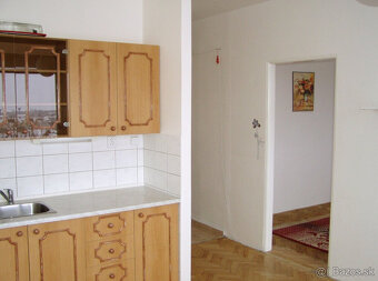 1IZB BYTíK TAKMER V C ENTRE PRIEVIDZE - 5