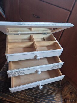 Sperkovnica drevena - 5