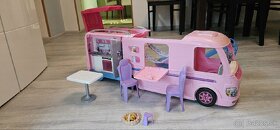 Predám Barbie karavan s bábikami a doplnkami - 5