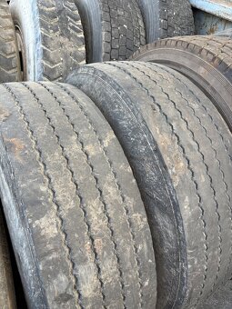 Pneu 305 / 70 r 22,5 - 5