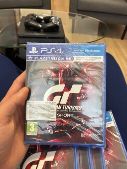 PS4 1TB - 5