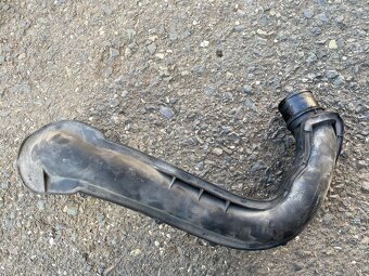 hadica turbo Opel Vivaro  2,0 cdti GM 93857913  GM 93455390 - 5