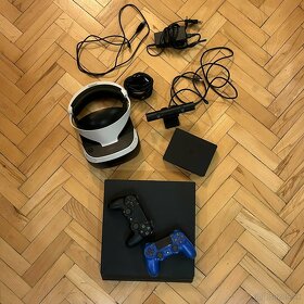 PS4 Pro 1TB s PS VR + 4 hry - 5