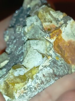 Minerál Fluorit na ametyste - 5