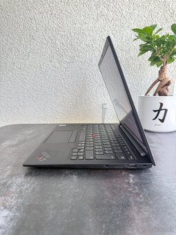 Lenovo ThinkPad X1 Carbon G9 - 5