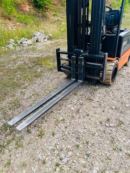 Elektricky vzv Doosan 2200kg, triplex 6000mm, r. 2014 - 5
