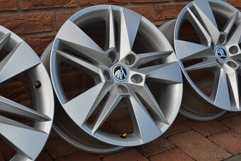 5x112 R17 Hlinikove disky Original Škoda Superb - 5