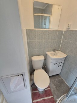 GARZÓNKA NA  7.SÍDL. V KN. - 5