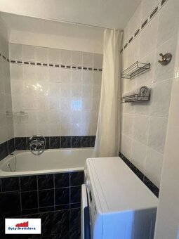 Prenajmem 2 izb.byt s terasou na Hradnom kopci BA. - 5