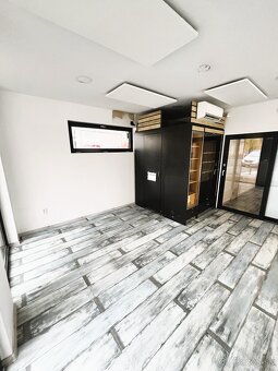 Na prenájom presklený priestor v centre Lučenca - 5