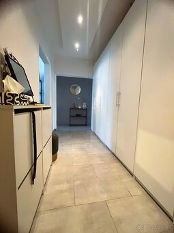 Luxusný, štýlový, zariadený 2 izbový byt s balkónom, Levice - 5