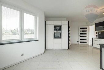 PREDAJ: 15 ročný rodinný dom - bungalov s veľkým pozemkom, P - 5
