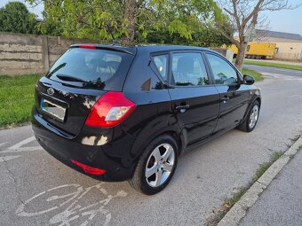 Predám Kia Ceed Faclieft 1.4 77kw Benzin r.v.2012 - 5
