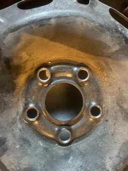 Predám originál Volkswagen plechové disky R14 - 5