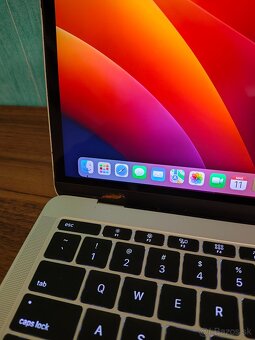 Apple MacBook Pro 2017 – i5 / 8GB / 256GB - 5