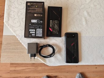 Predám Asus ROG Phone 6 5G 16 +512GB Cierny - 5