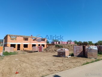 Moderný 3. izb dvojdom na Red Oak Village Marhuľová ulica - 5