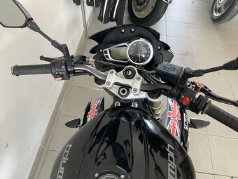 Triumph Street Triple 675 - 5