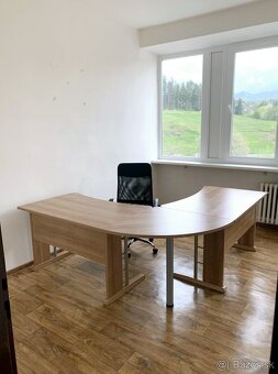 Na predaj obchodné priestory / zdravotné stredisko Handlová - 5