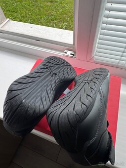 Puma Mercedes- AMG F1 topanky - 5