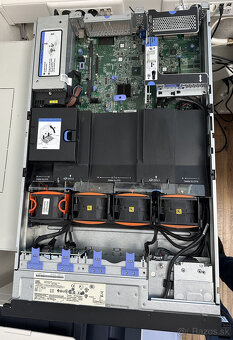 Predám rackový server IBM System x3650 M4 - 5