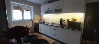 Predám 2-izbový byt, 57m2 - vlastný dvor, garáž - 5